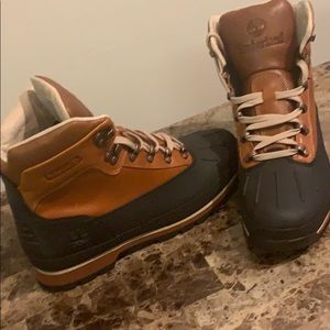 Great quality, thick winter boots! Never been worn